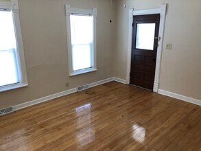 24 W 12th Ave, Unit 24 12th in Oshkosh, WI - Building Photo - Building Photo