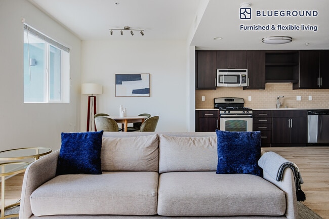 13488 Maxella Ave in Marina Del Rey, CA - Building Photo - Building Photo