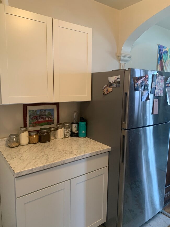 2558 Madison Rd in Cincinnati, OH - Building Photo - Building Photo