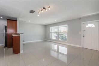 2620 NW 83rd Ave in Sunrise, FL - Building Photo - Building Photo