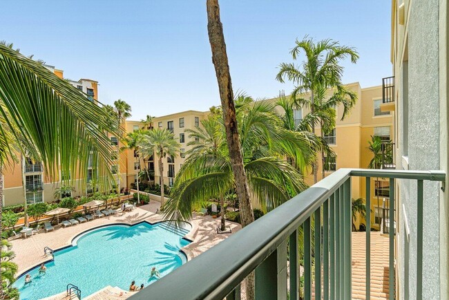 property at 720 S Sapodilla Ave