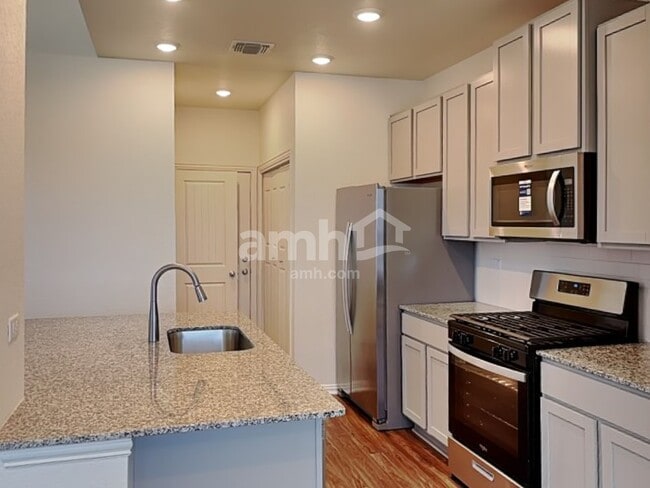 417 Pebble Beach Run in New Braunfels, TX - Building Photo - Building Photo