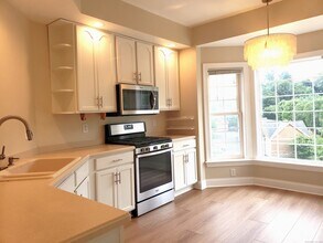 10 Hayestown Rd in Danbury, CT - Building Photo - Building Photo