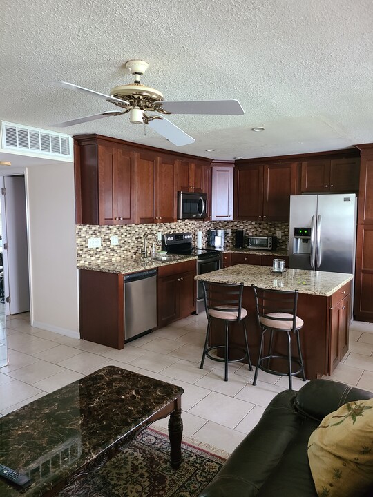 5208 NE 24th Ter, Unit F216 in Fort Lauderdale, FL - Building Photo