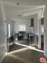 17601 Cohasset St in Los Angeles, CA - Building Photo - Building Photo