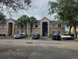 489 Las Cortes Ln in Orlando, FL - Building Photo