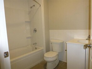48 Kent St, Unit 1 in Brookline, MA - Building Photo - Building Photo