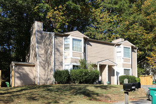 2124-2126 Valley Oaks Dr SE Apartments