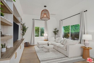 1155 S Rimpau Blvd in Los Angeles, CA - Building Photo - Building Photo