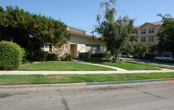 702 E Palm Ave in Burbank, CA - Building Photo - Building Photo