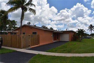 9371 NW 21st Manor in Sunrise, FL - Building Photo - Building Photo