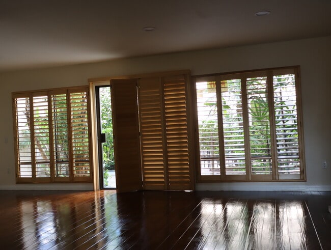 4453 West Coast Hwy in Newport Beach, CA - Building Photo - Building Photo