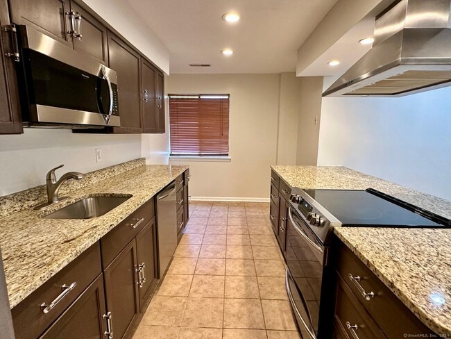 17 Lance Cir in Bridgeport, CT - Building Photo - Building Photo