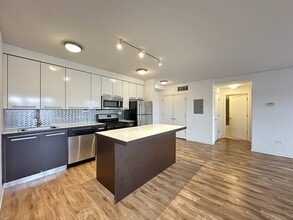 1544 W Glenlake Ave in Chicago, IL - Building Photo - Building Photo