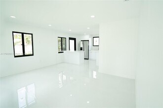 6791 SW 25th St in Miami, FL - Building Photo - Building Photo