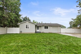 2812 S Pines Rd in Spokane Valley, WA - Building Photo - Building Photo