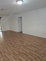 112 Kerr Cir in Lehigh Acres, FL - Building Photo