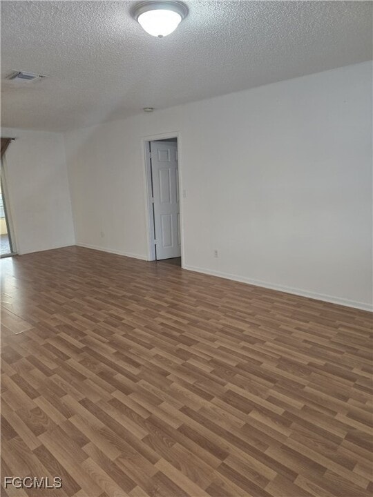 112 Kerr Cir in Lehigh Acres, FL - Building Photo