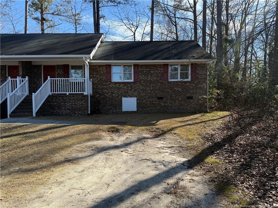 403 W 8th Ave in Raeford, NC - Building Photo