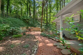 1207 Roosevelt Dr in Chapel Hill, NC - Foto de edificio - Building Photo