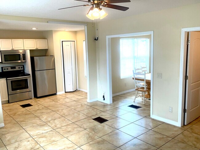 316 N Grandview Ave in Daytona Beach, FL - Building Photo - Building Photo