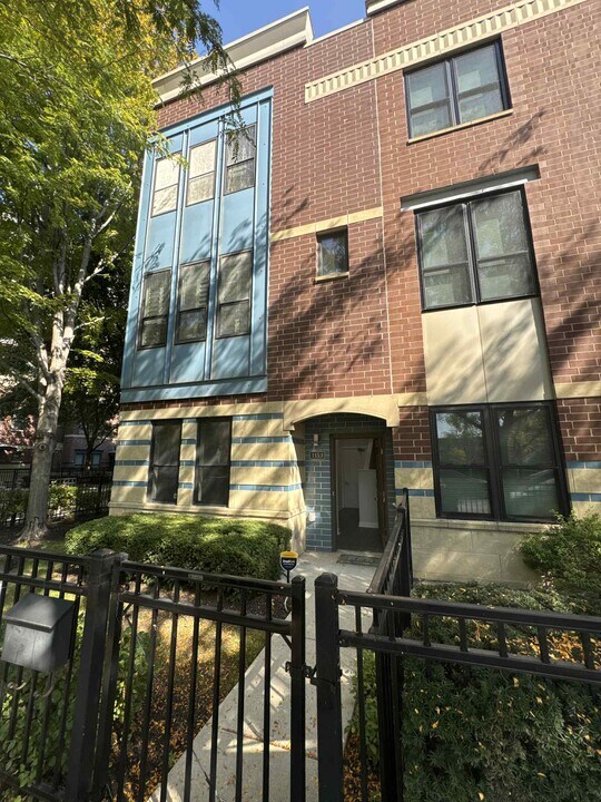 1153 N Cambridge Ave in Chicago, IL - Building Photo