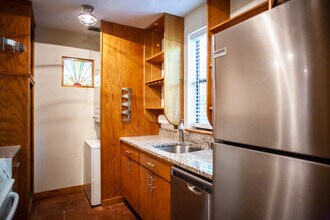 130 E Longview St in Chapel Hill, NC - Building Photo - Building Photo