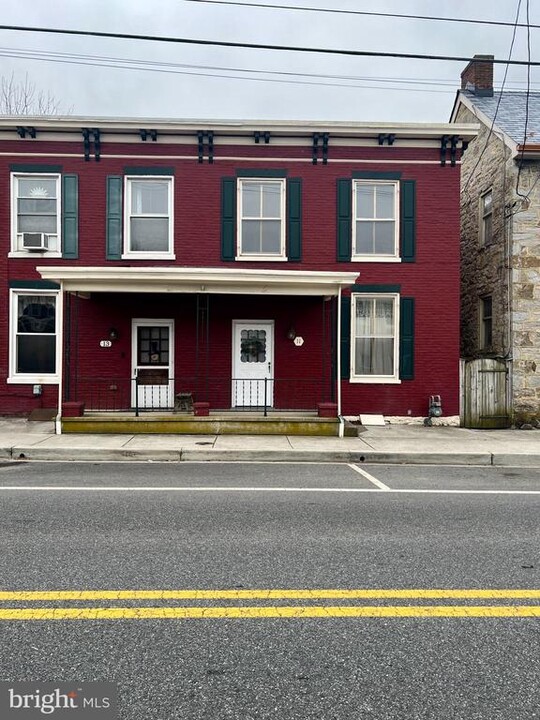 11 E Baltimore St in Funkstown, MD - Building Photo