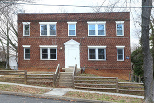 2604 29th St SE in Washington, DC - Foto de edificio - Building Photo