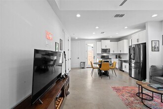 2715 E 3rd St in Austin, TX - Building Photo - Building Photo