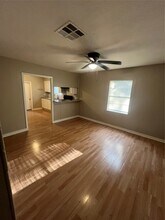 704 15th Ave N in Texas City, TX - Foto de edificio - Building Photo