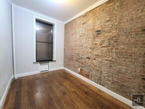 East 50th Street, Unit 2B in New York, NY - Foto de edificio - Building Photo