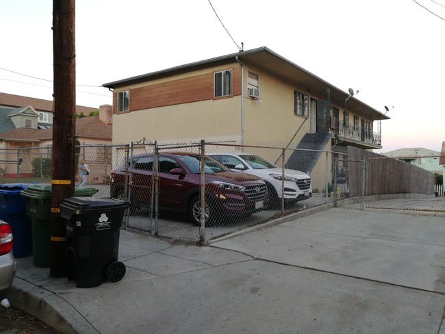 356 E Edgeware Rd in Los Angeles, CA - Building Photo - Building Photo