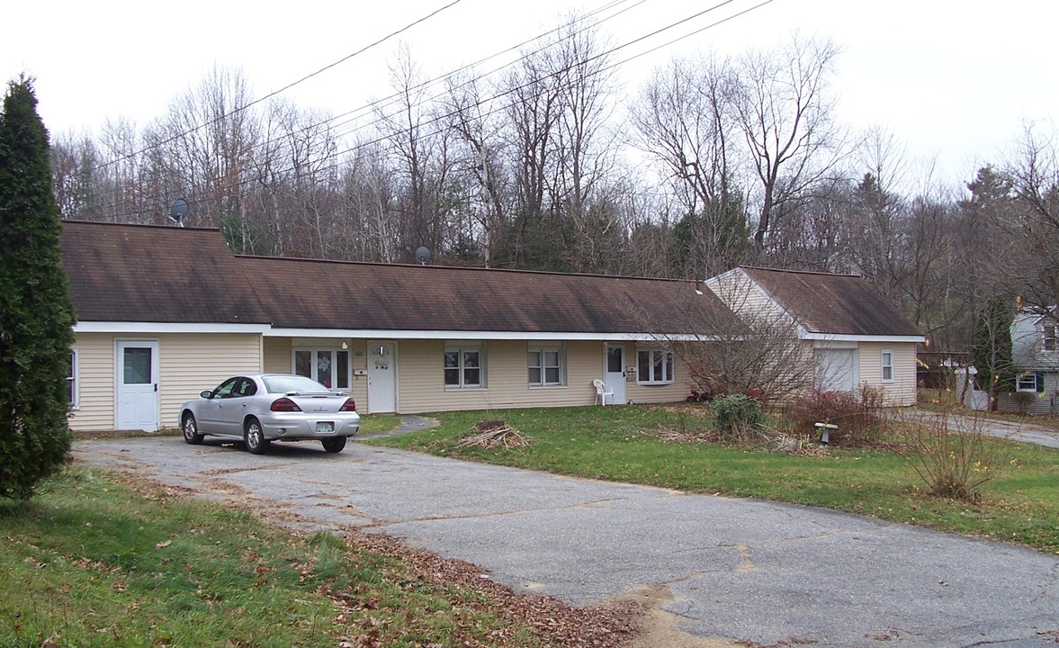 4 Langevin St in Spencer, MA - Foto de edificio