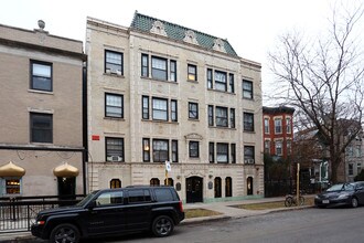 Howard Apartments in Chicago, IL - Building Photo - Building Photo