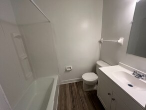 300 Berkley Dr in Nashville, TN - Foto de edificio - Building Photo