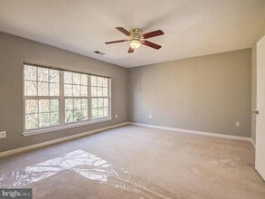 9241 Greenshire Dr in Manassas Park, VA - Building Photo - Building Photo