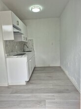 628 SW Krome Ter, Unit 3 in Homestead, FL - Foto de edificio - Building Photo