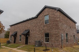 1358 N Porter Rd in Fayetteville, AR - Building Photo