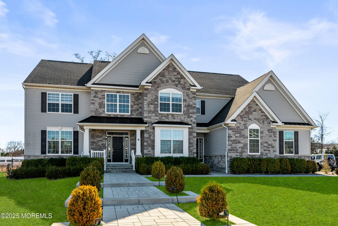 9 Friendship Lane in West Long Branch, NJ - Building Photo