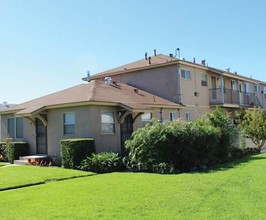 1934 2nd St in San Fernando, CA - Building Photo - Building Photo