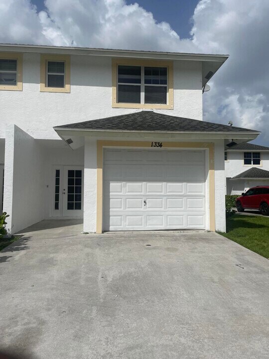 1334 The 12th Fairway in Wellington, FL - Building Photo
