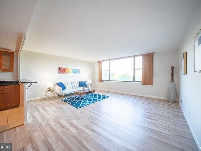 4600 Duke St, Unit 706 in Alexandria, VA - Building Photo - Building Photo