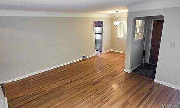 23850 Rosewood St in Oak Park, MI - Building Photo - Building Photo
