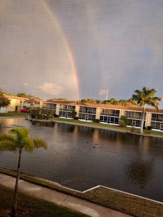 2135 N Courtenay Pky, Unit A205 in Merritt Island, FL - Foto de edificio