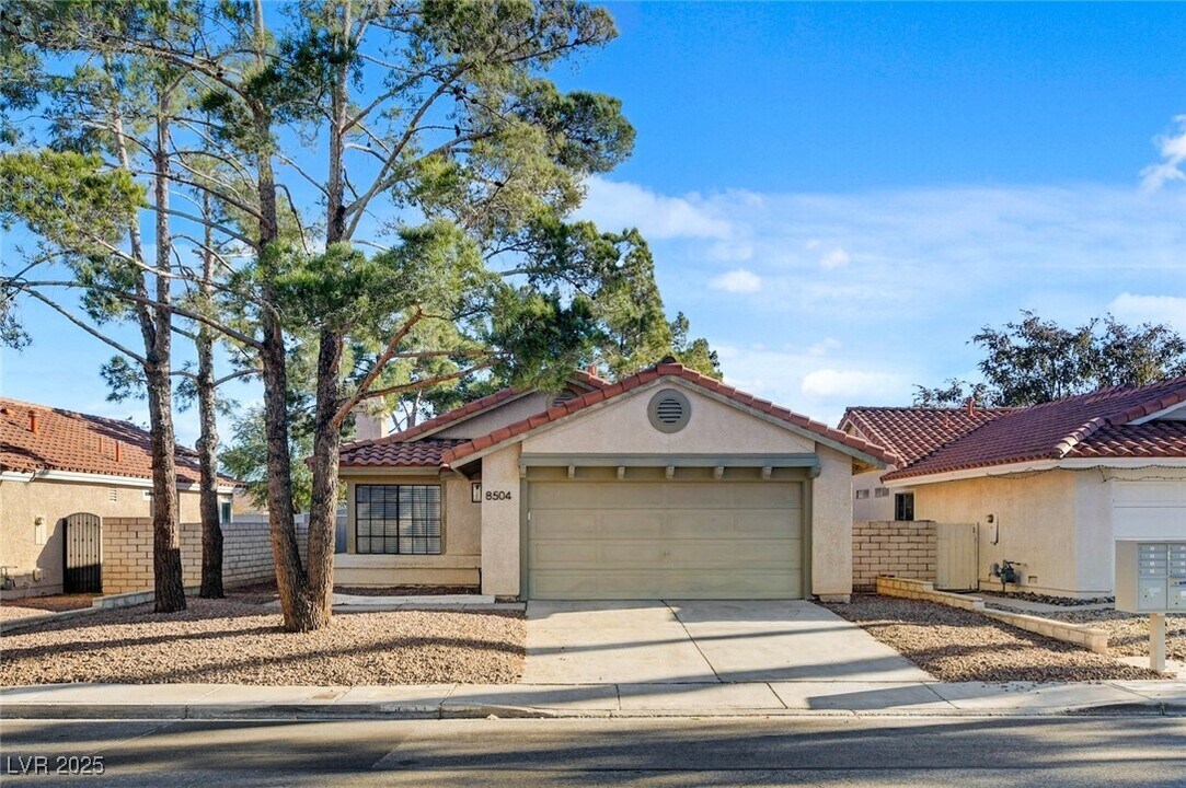 8504 Manalang Rd in Las Vegas, NV - Building Photo