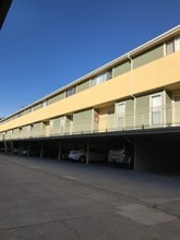 Cornuta Pines Apartments in Bellflower, CA - Foto de edificio - Building Photo