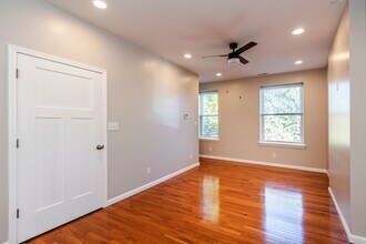 4414 Swan Ave-Unit -1F in St. Louis, MO - Building Photo - Building Photo
