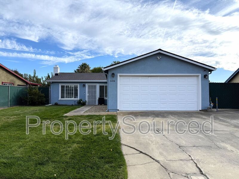 426 J St in Lathrop, CA - Building Photo