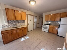 215 Woodlawn Terrace in Waterbury, CT - Building Photo